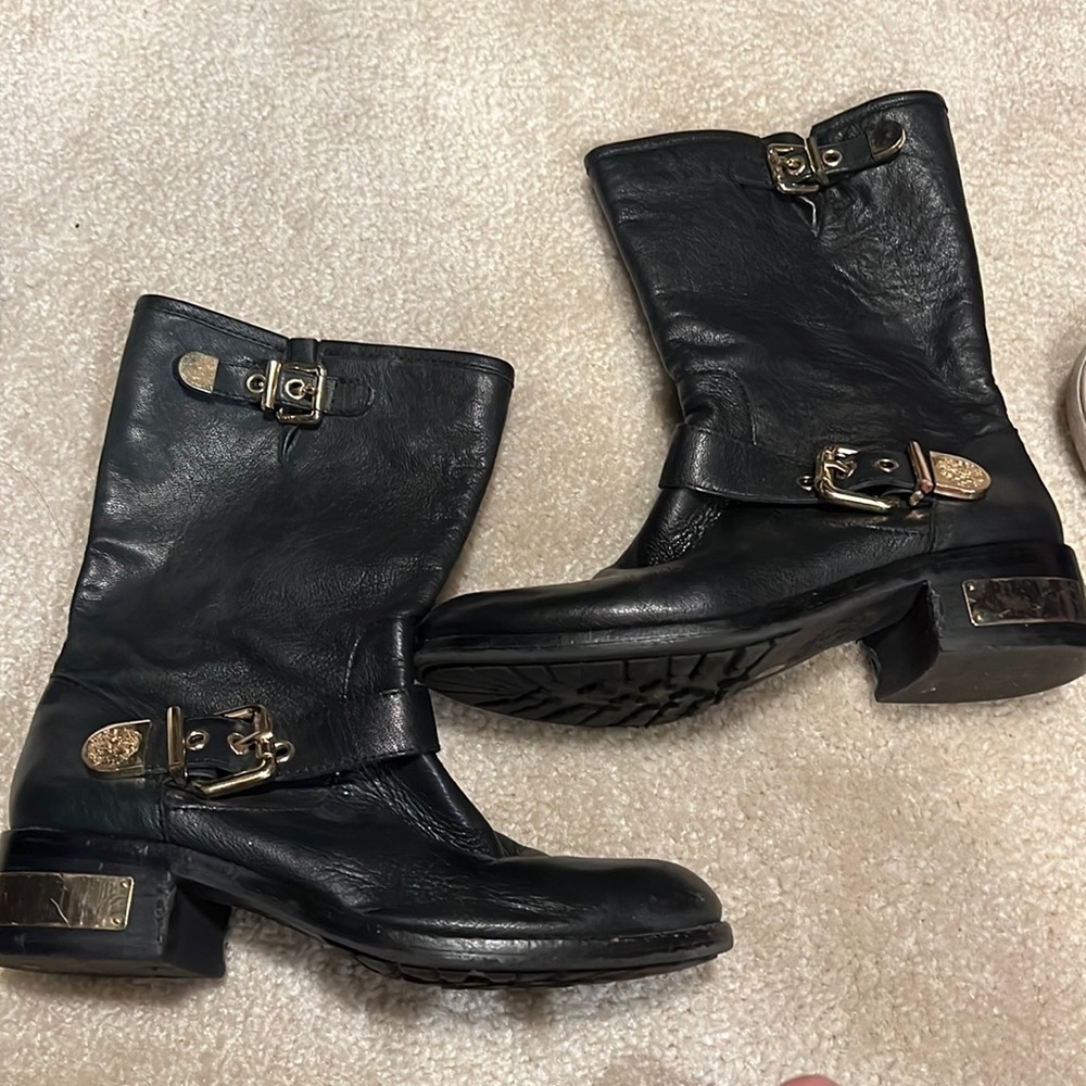 Black leather Vince Camuto boots